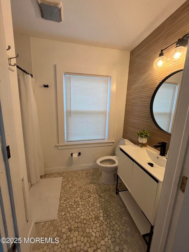 Building Photo - 208 Lockwood Pl