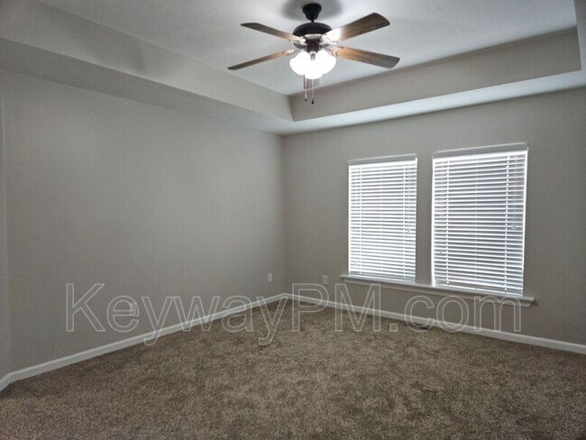 Building Photo - 905 Glenhaven Dr