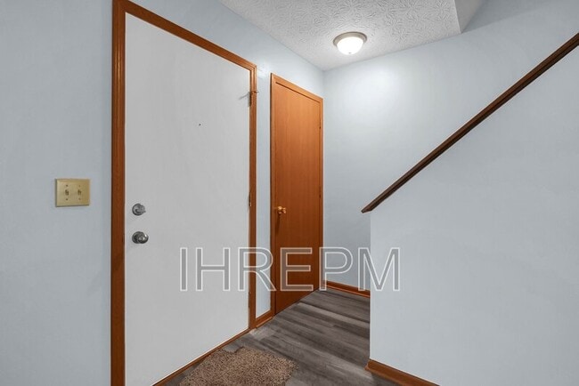 Building Photo - 1726 River Bend Rd