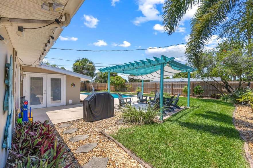 Building Photo - 128 Martin St