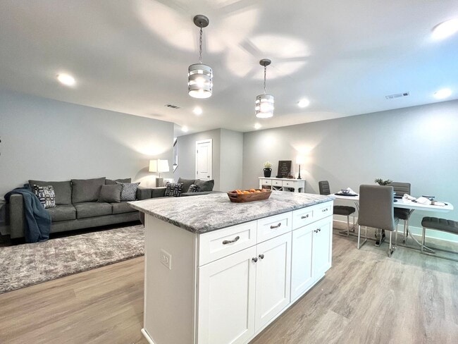 Building Photo - TOWNHOME ON WEST SIDE NEAR FIVE OAKS GOLF ...
