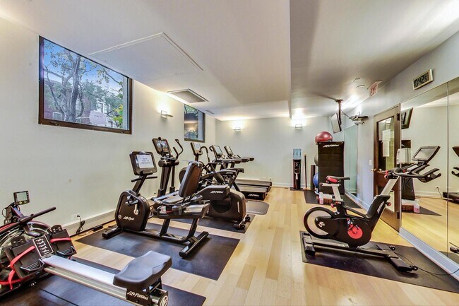 Building Photo - 100 E Bellevue Pl