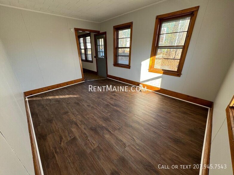 Building Photo - 225 Center St