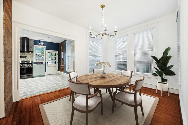 Building Photo - 208 E 12th St