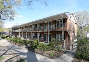 Building Photo - 1216 W Chapel Hill Rd
