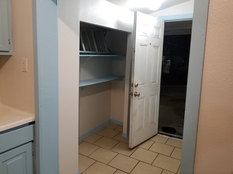 pantry - 318 Hollenbeck Ave
