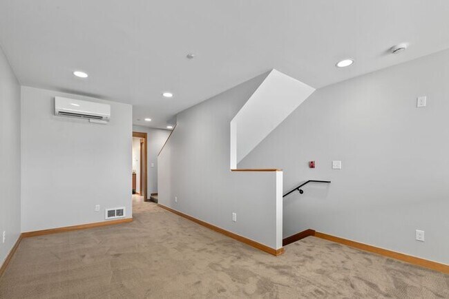 Building Photo - Air Conditioned West Seattle Live/Work Tow...