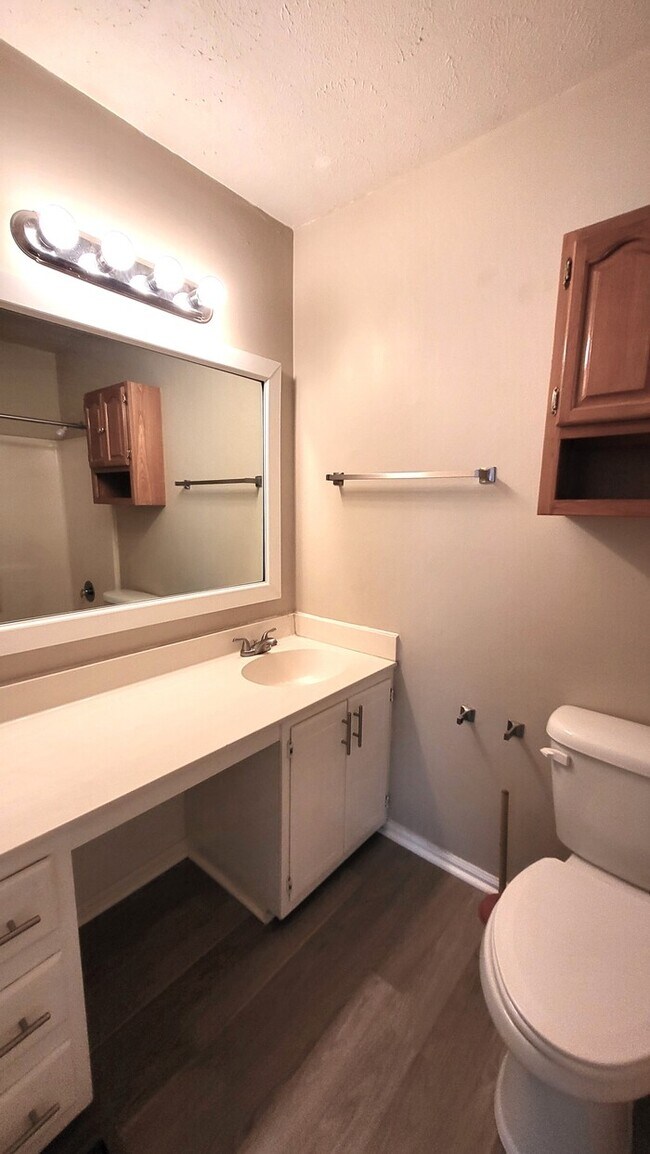 Building Photo - Available Now! Two Bedroom Two Bath Townho...