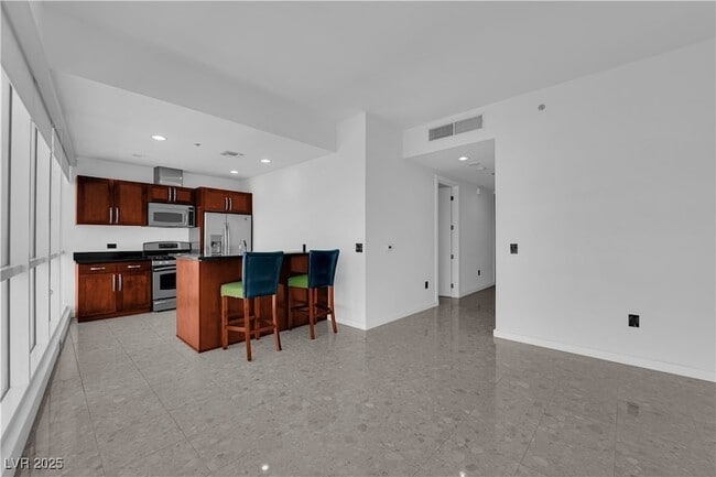 Building Photo - 4575 Dean Martin Dr