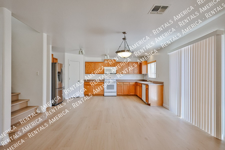 Building Photo - 11627 W Cheryl Dr