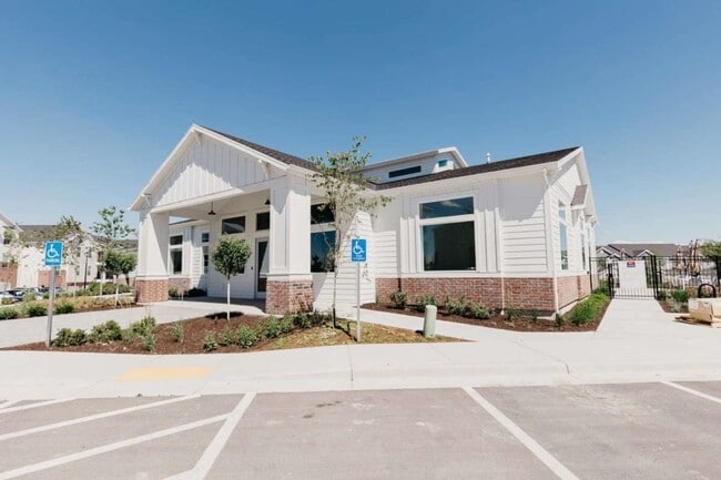 Building Photo - Beautiful Top Level Condo w 1 car garage