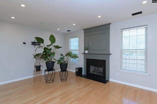 Building Photo - 101 Water Hickory Way