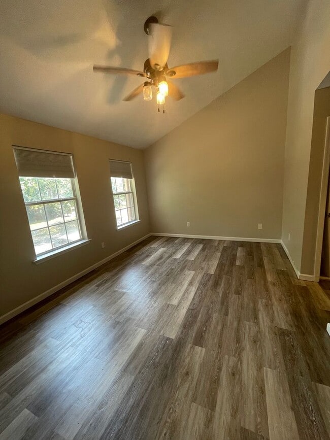 Building Photo - 515 Lakebrink Ct