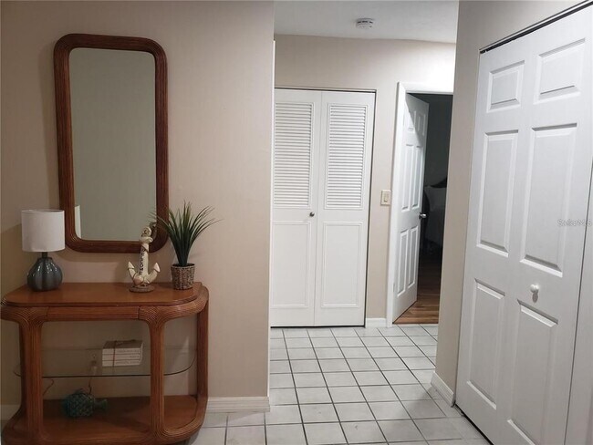 Building Photo - 206 Cedarwood Cir