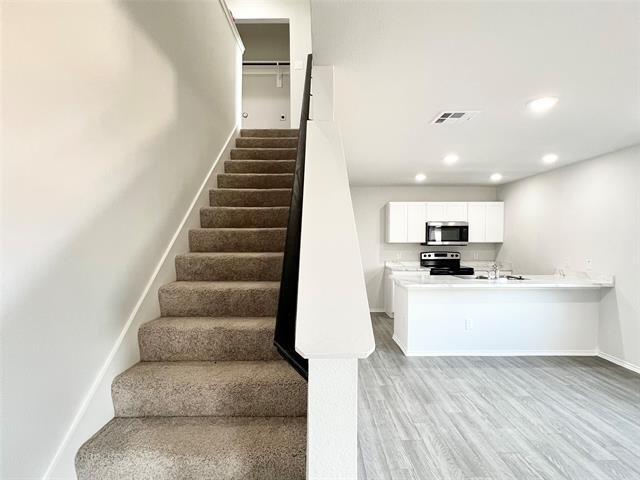 Building Photo - 829 Bluffview Dr