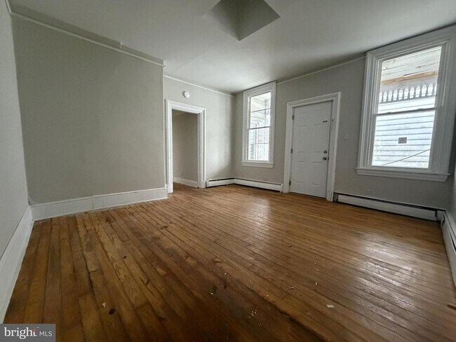 Building Photo - 190 7th St