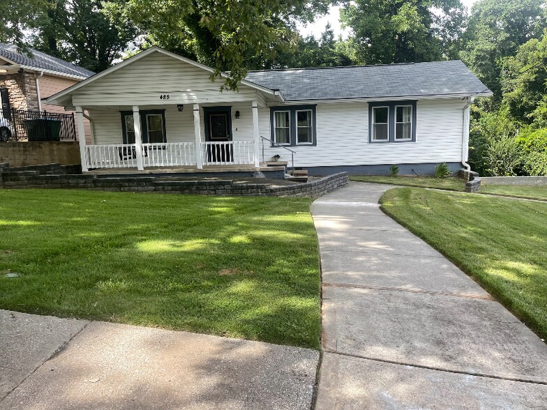 Building Photo - 485 Lake Dr