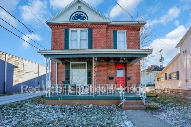 Building Photo - 134 W Walnut St