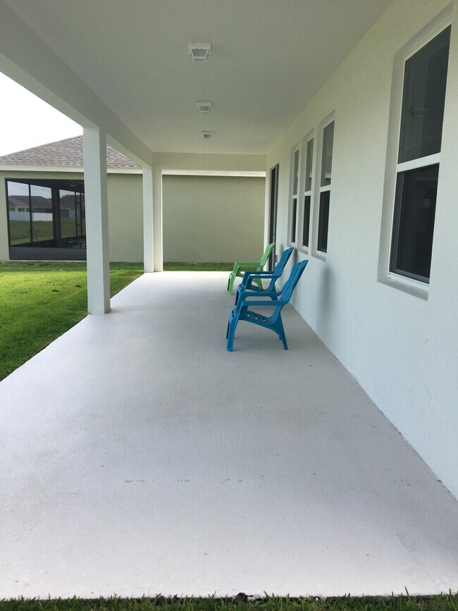 Building Photo - 2510 Sanderling St