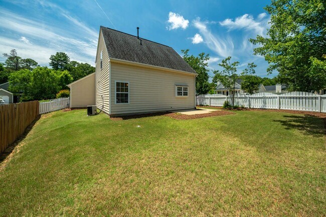 Building Photo - 101 Thorncrest Dr