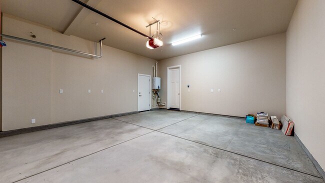 Building Photo - Bright and beautiful Home in Coffey Park! ...