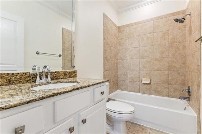 Building Photo - 3 Bedroom Townhouse in Gated Community off...