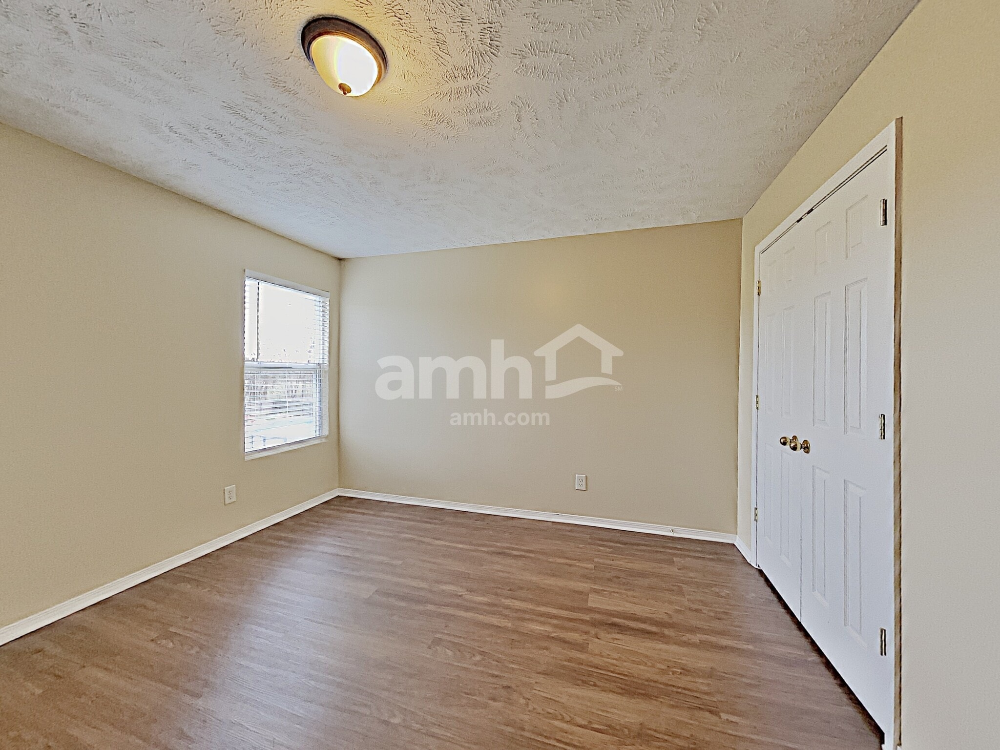 Building Photo - 1140 Seven Oaks Blvd