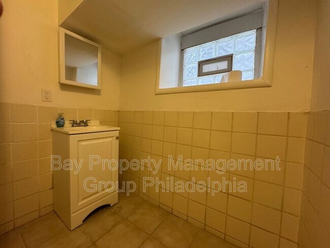 Building Photo - 4935 Walnut St