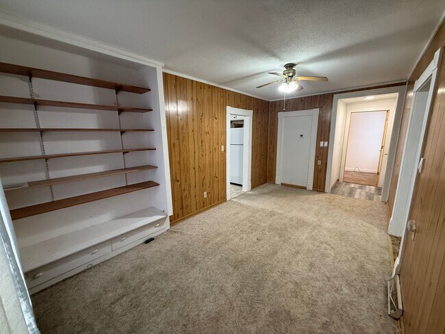 Building Photo - 426 1st St NW