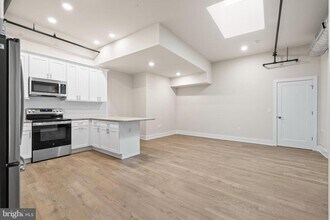 Building Photo - 30 W Broad St