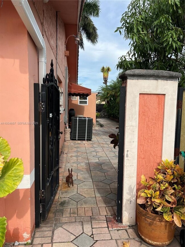 Building Photo - 15005 SW 64th St