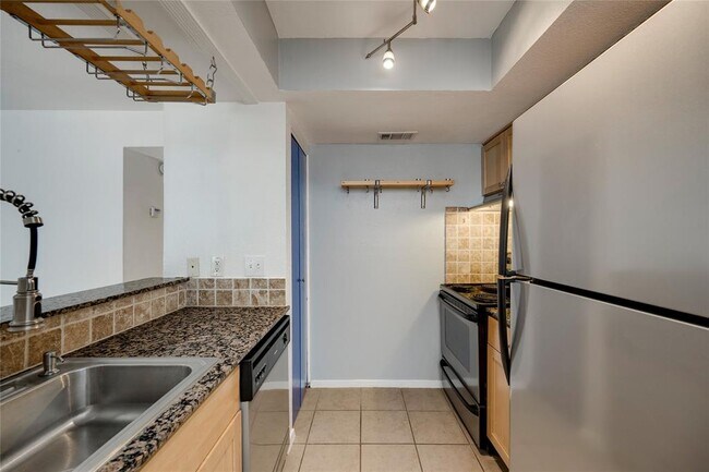 Building Photo - 3627 Menchaca Rd