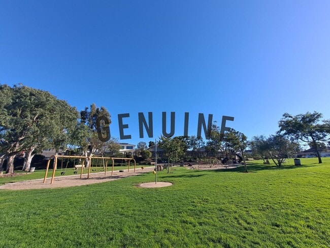 Building Photo - Beautiful Two-Level 5Bd 3.5Ba Home in Newport Beach