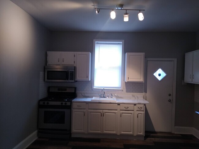 Building Photo - 655 N Yewdall St