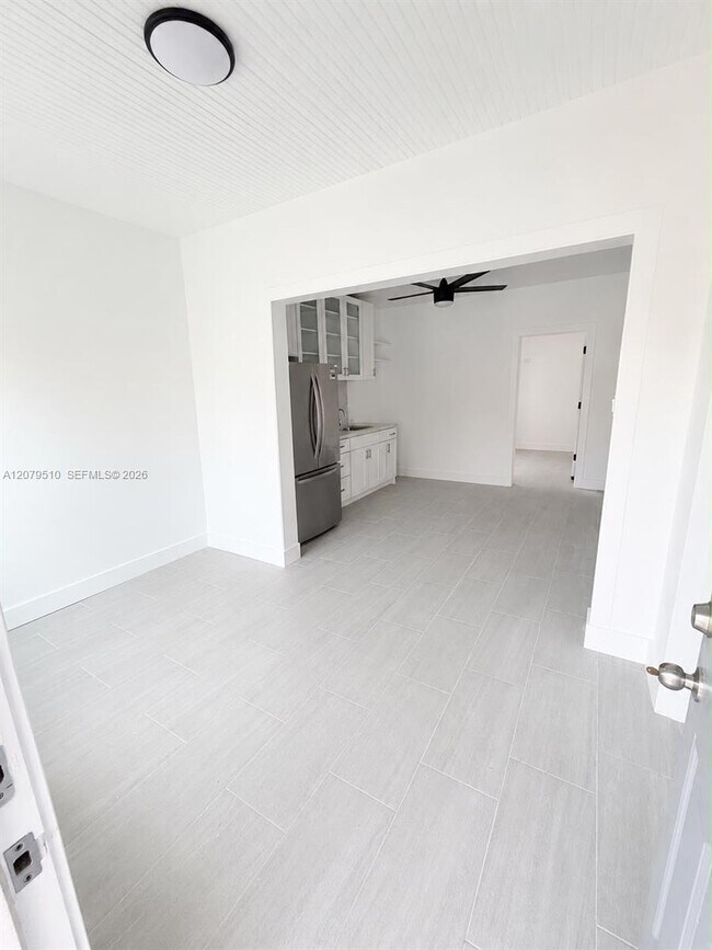 Building Photo - 1154 NW 34th Ave