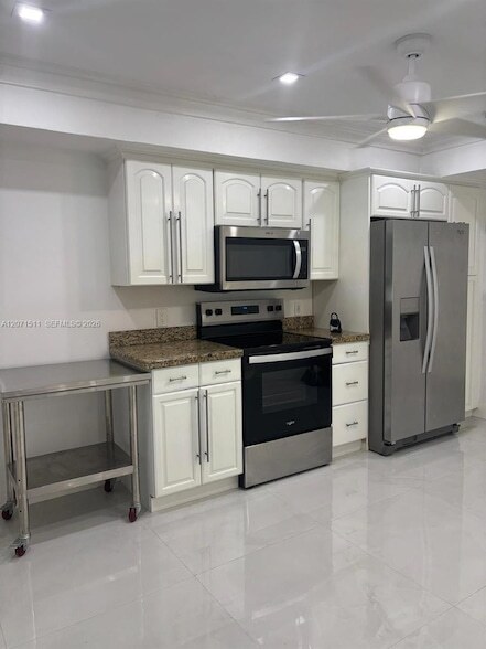 Building Photo - 12253 SW 82nd Ave
