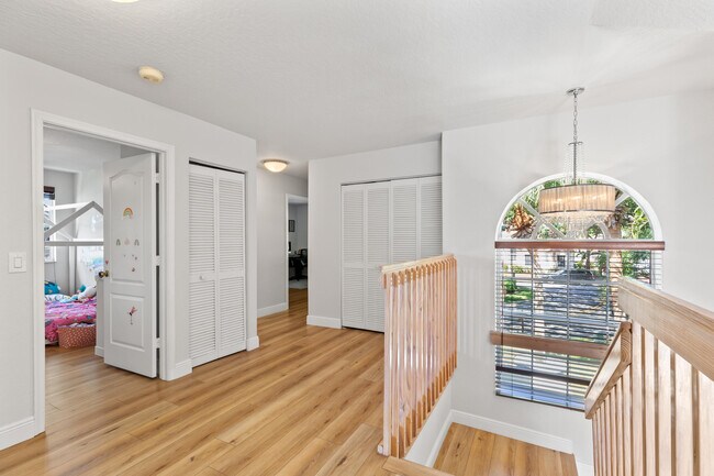 Building Photo - 6805 NW 75th Ct