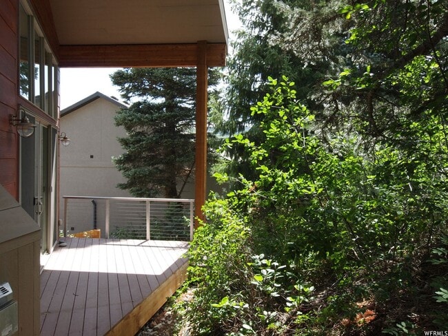 Building Photo - 430 Aspen Dr