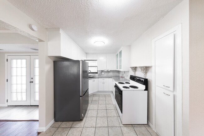 Building Photo - 4710 Glenmont St