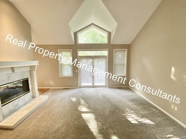 Building Photo - $1000 Move In Incentive on Lake Winnebago 3 Bedroom Home