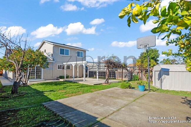 Building Photo - 8370 Parish Way