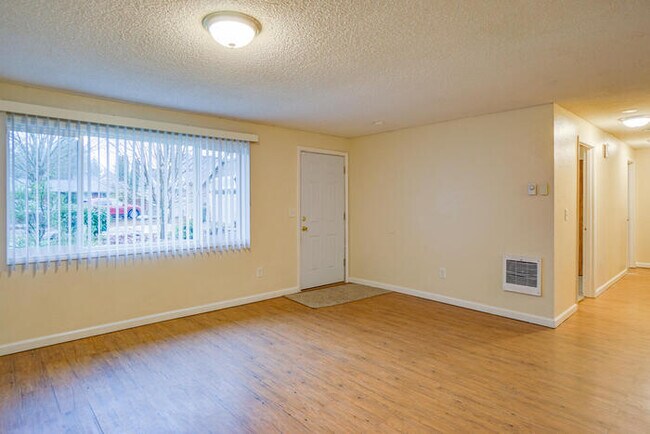 Building Photo - 13817 NE 35th Cir