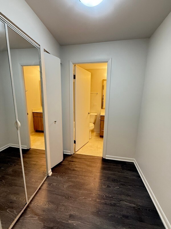 Building Photo - 1511 S Laflin St