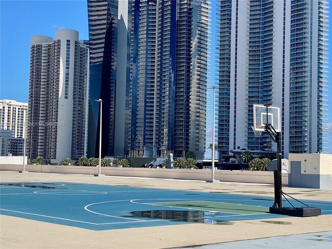 Building Photo - 17011 N Bay Rd