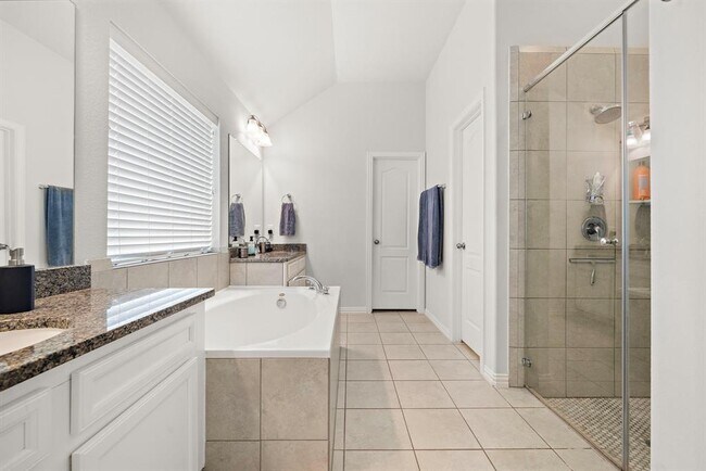 Building Photo - 23706 Via Viale Dr