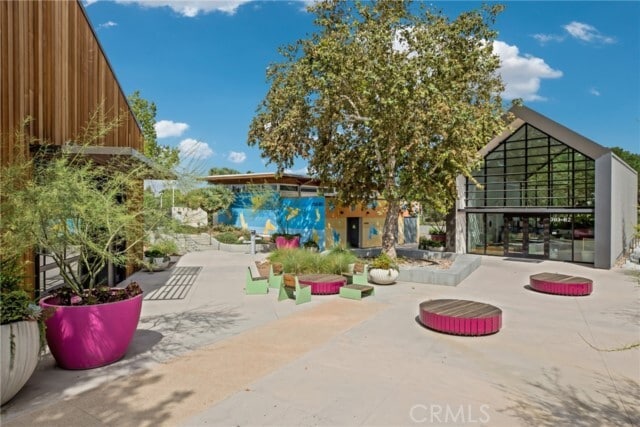 Building Photo - 783 Benchmark