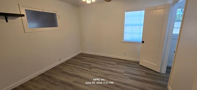 Building Photo - Large 1 bed 1 bath home on its own lot