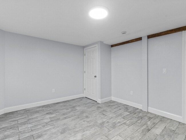 Building Photo - 98 Elm St