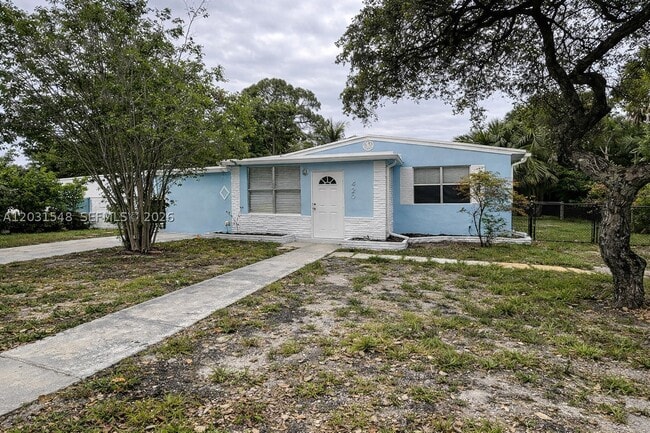 Building Photo - 420 SW 25th Terrace