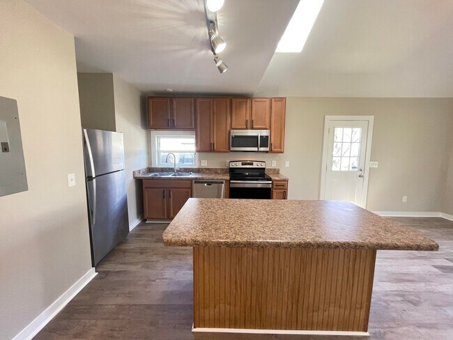 Building Photo - 414 1st Ave